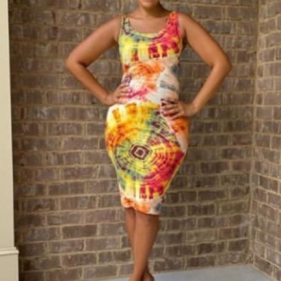 Multicolor tie dye sleeveless dress. Midi length. Scoop neck collar. (M). NWOT - Picture 3 of 3